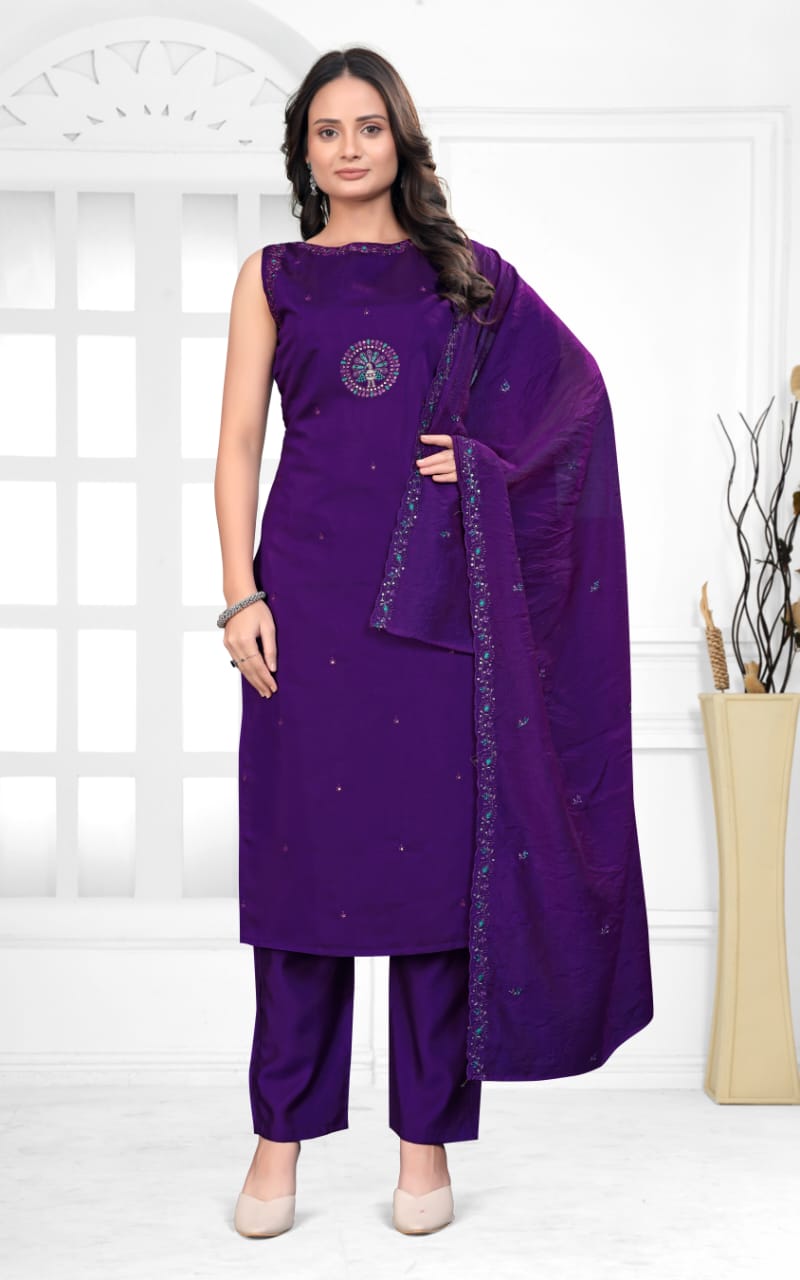 Aura of Tradition Roman Silk Designer Suit Set